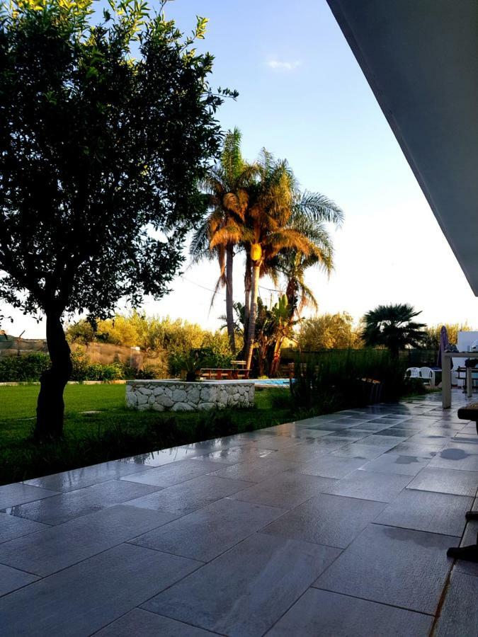 Casa Vacanza Le Tre Palme Apartment Floridia Exterior photo